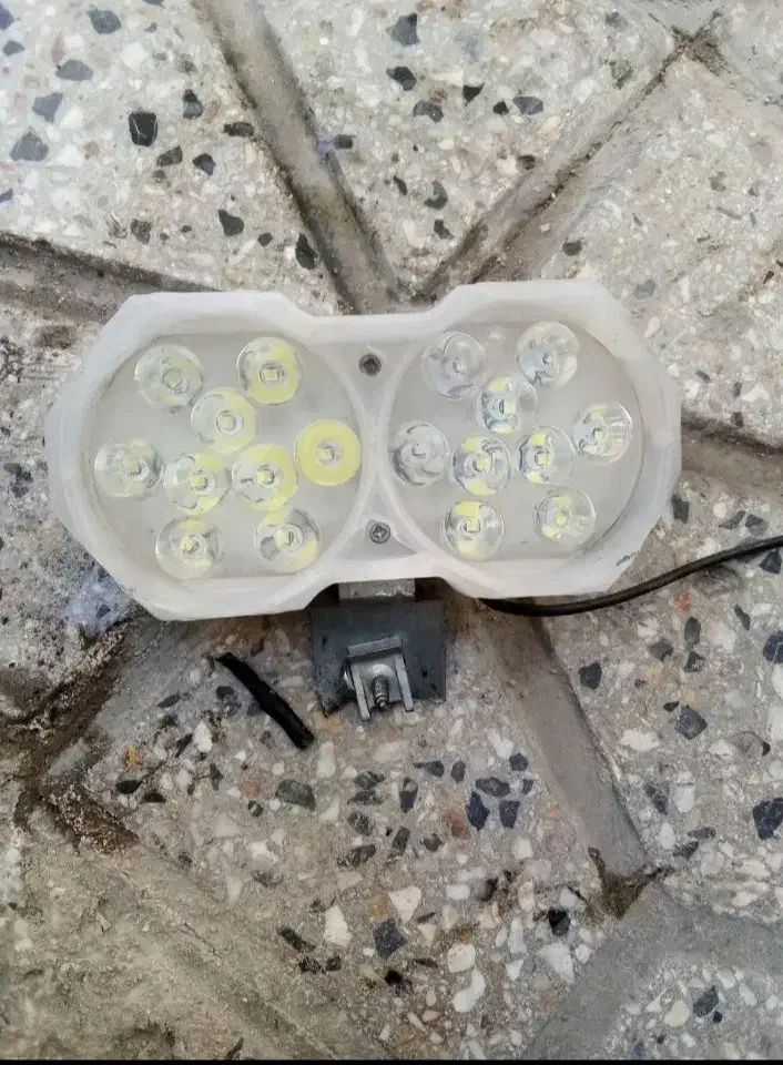 پرژکتور پلیسی ۶ حالته قوی|تلویزیون و پروژکتور|بروجرد, |دیوار