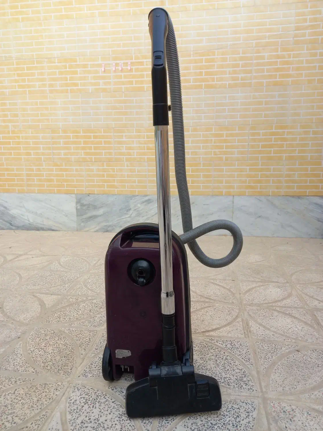 جاروبرقی|جاروبرقی، جارو شارژی، بخارشو|برخوار, |دیوار