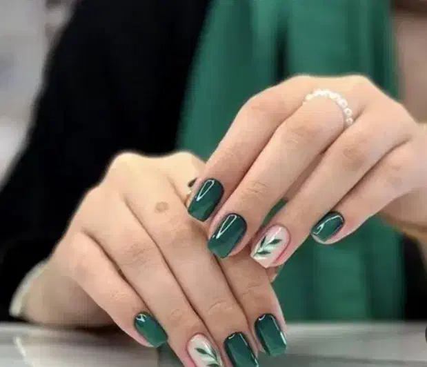 کاشت ناخن حرفه ای با قیمت مناسب|خدمات آرایشگری و زیبایی|سنندج, |دیوار