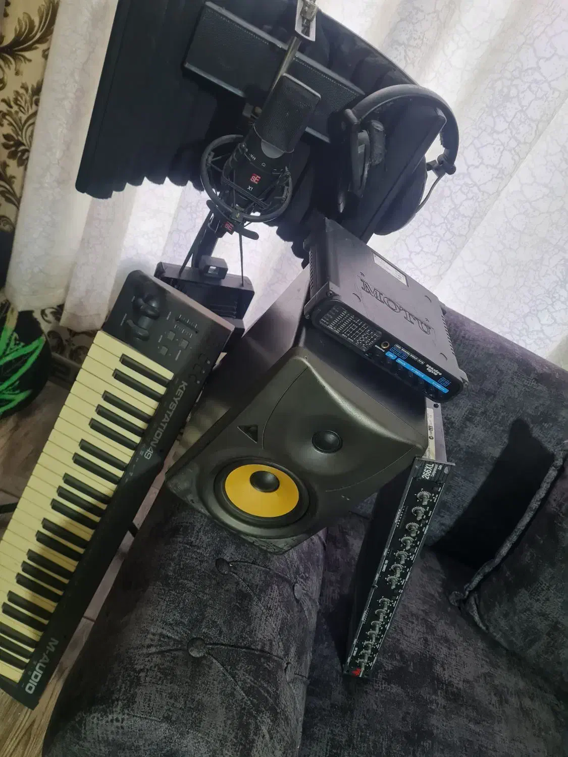 میکروفن. کارت صدا. مانیتورینگ|آلات موسیقی|اندیشه, اندیشه فاز ۱|دیوار