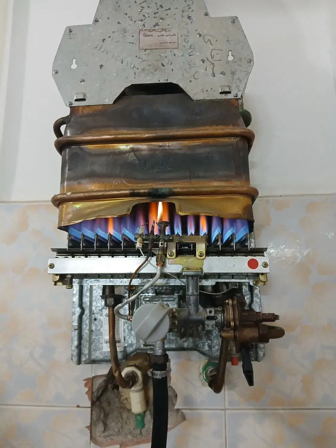 سرویس وتعمیرکار تخصصی آبگرمکن دیواری وزمینی درمنزل|خدمات پیشه و مهارت|قم, نیروگاه|دیوار