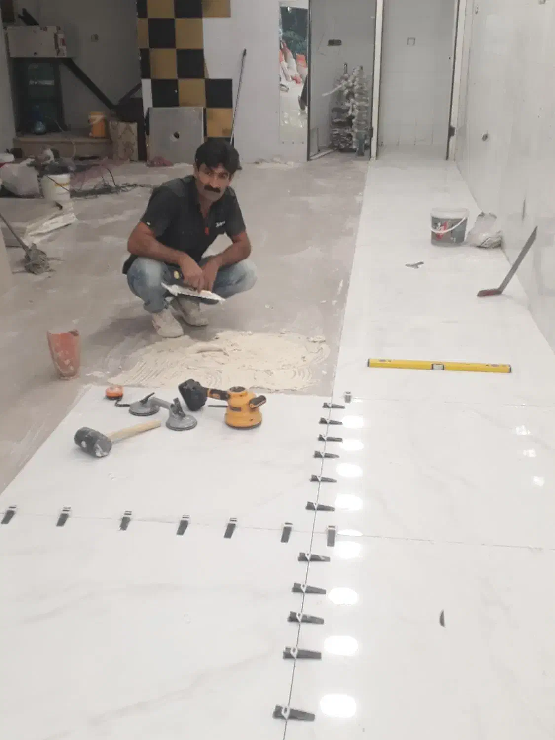 کاشی وسرامیک سیمانکاری|خدمات پیشه و مهارت|شیراز, لاله|دیوار