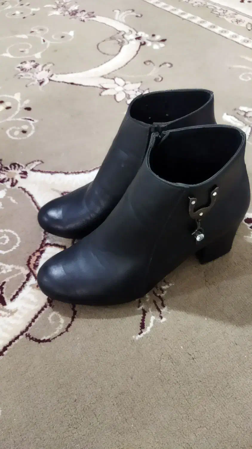 کفش نونو|کیف، کفش، کمربند|کاشمر, |دیوار