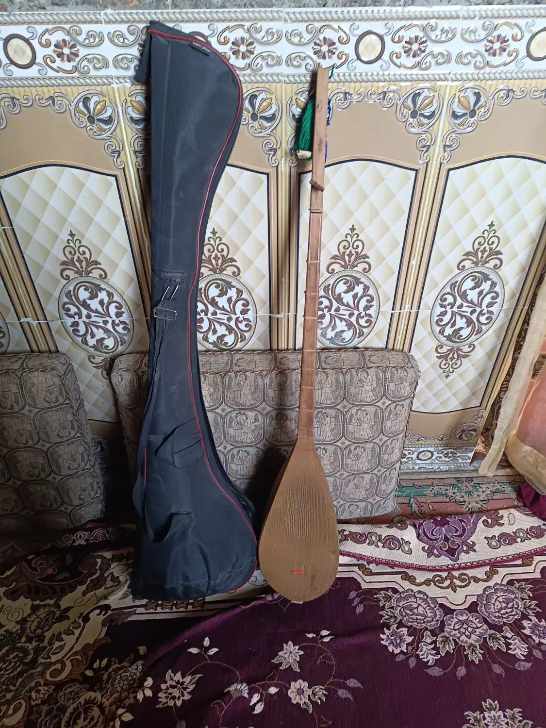 دوتاراصلی|سازهای سنتی|درمیان, |دیوار