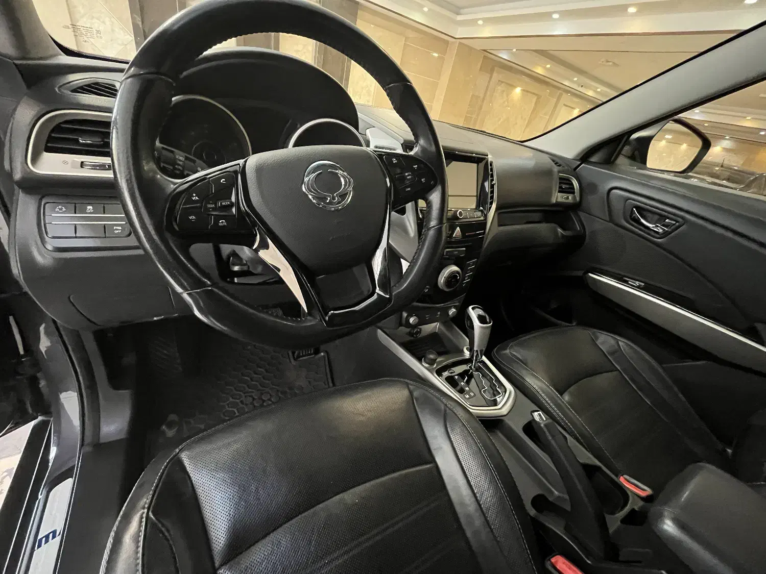 تیوولی آرمور 2018 وارداتی|خودرو سواری و وانت|تهران, شهرک آزمایش|دیوار