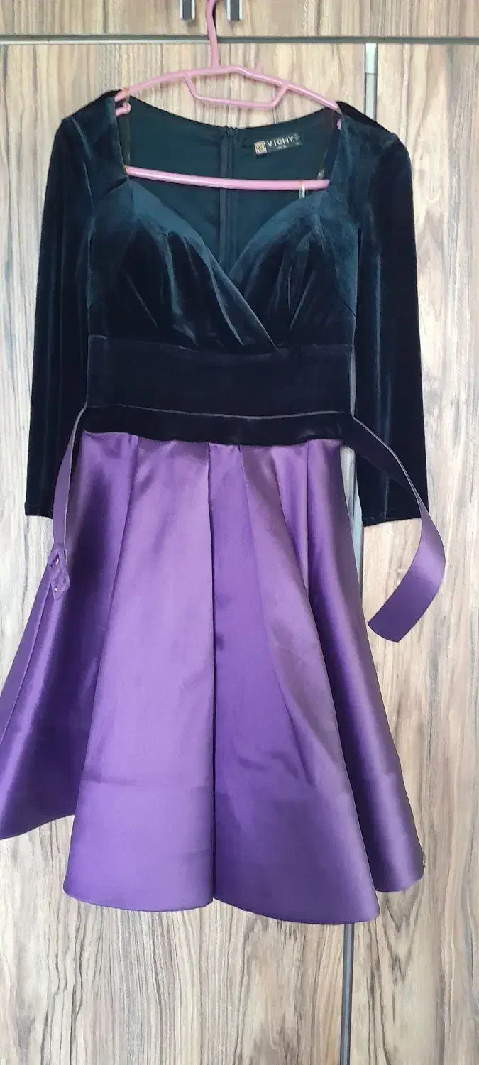 تعدادی لباس مجلسی|لباس|رودسر, |دیوار