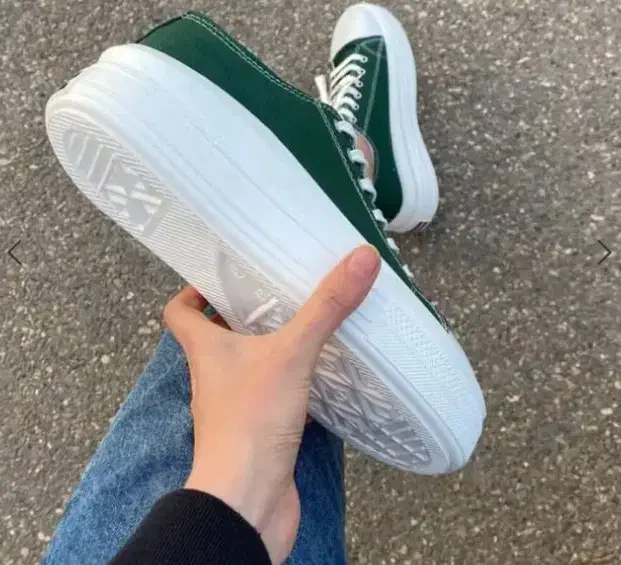 کفش اسپرت|کیف، کفش، کمربند|شیروان (خراسان), |دیوار