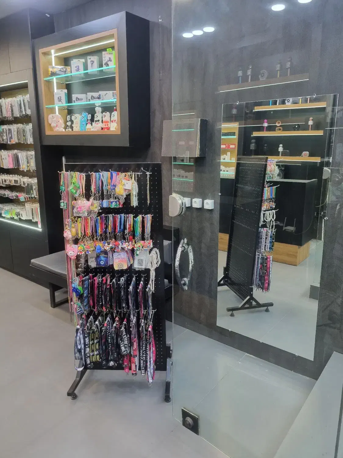 فروش دکوراسیون موبایل فروشی بصورت تکی و یکجا|فروشگاه و مغازه|ساری, |دیوار