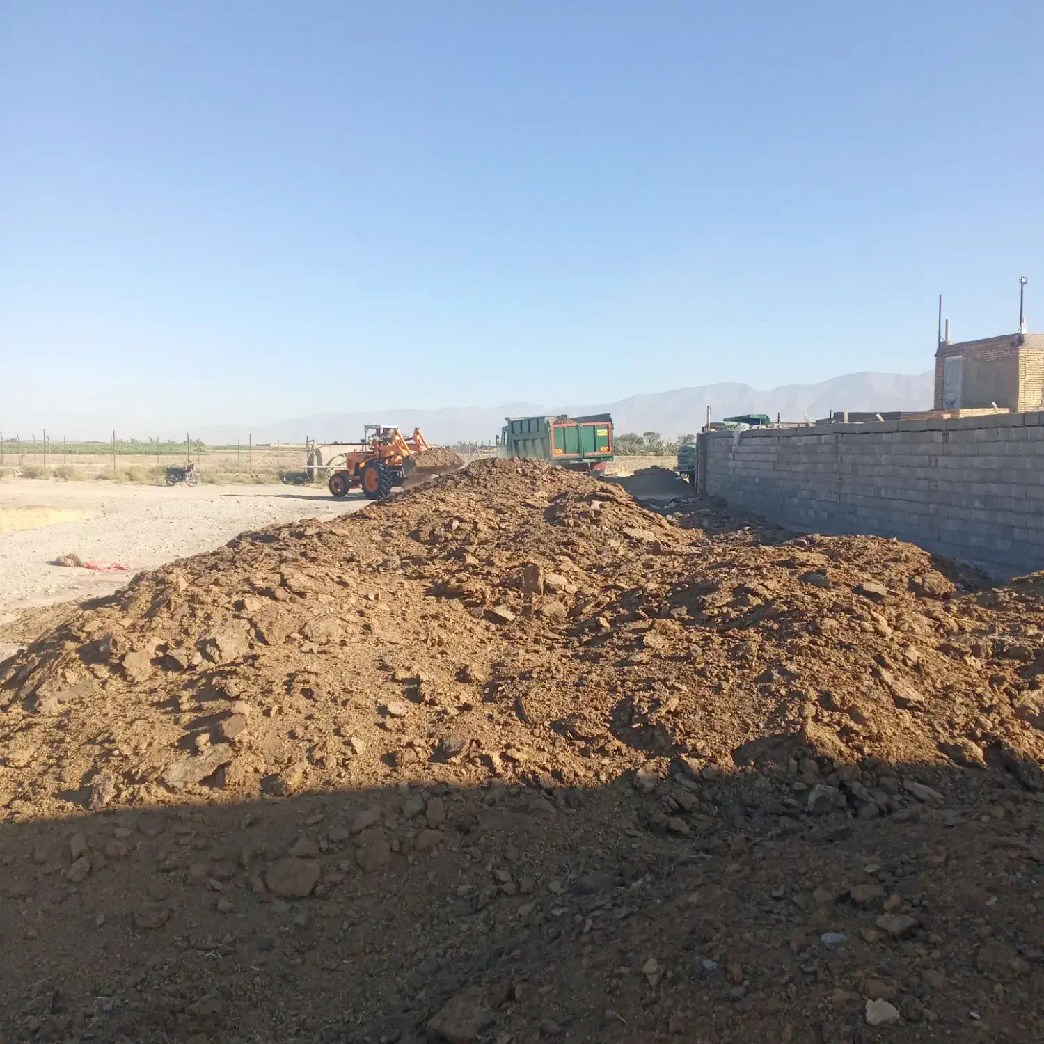 کود گاوی خشک و درجه یک بدون اشغال و ماسه بادی|خدمات باغبانی و درختکاری|نیشابور, فضل|دیوار