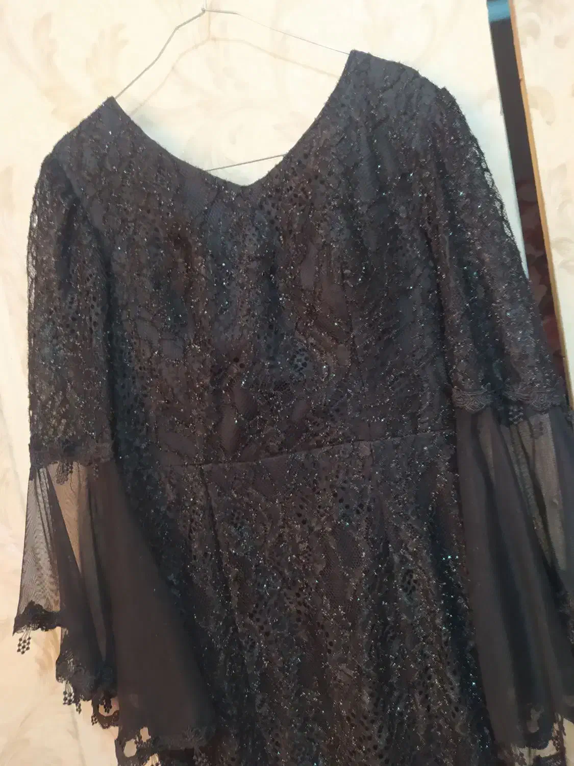 پیراهن مجلسی|لباس|ری, دیلمان|دیوار