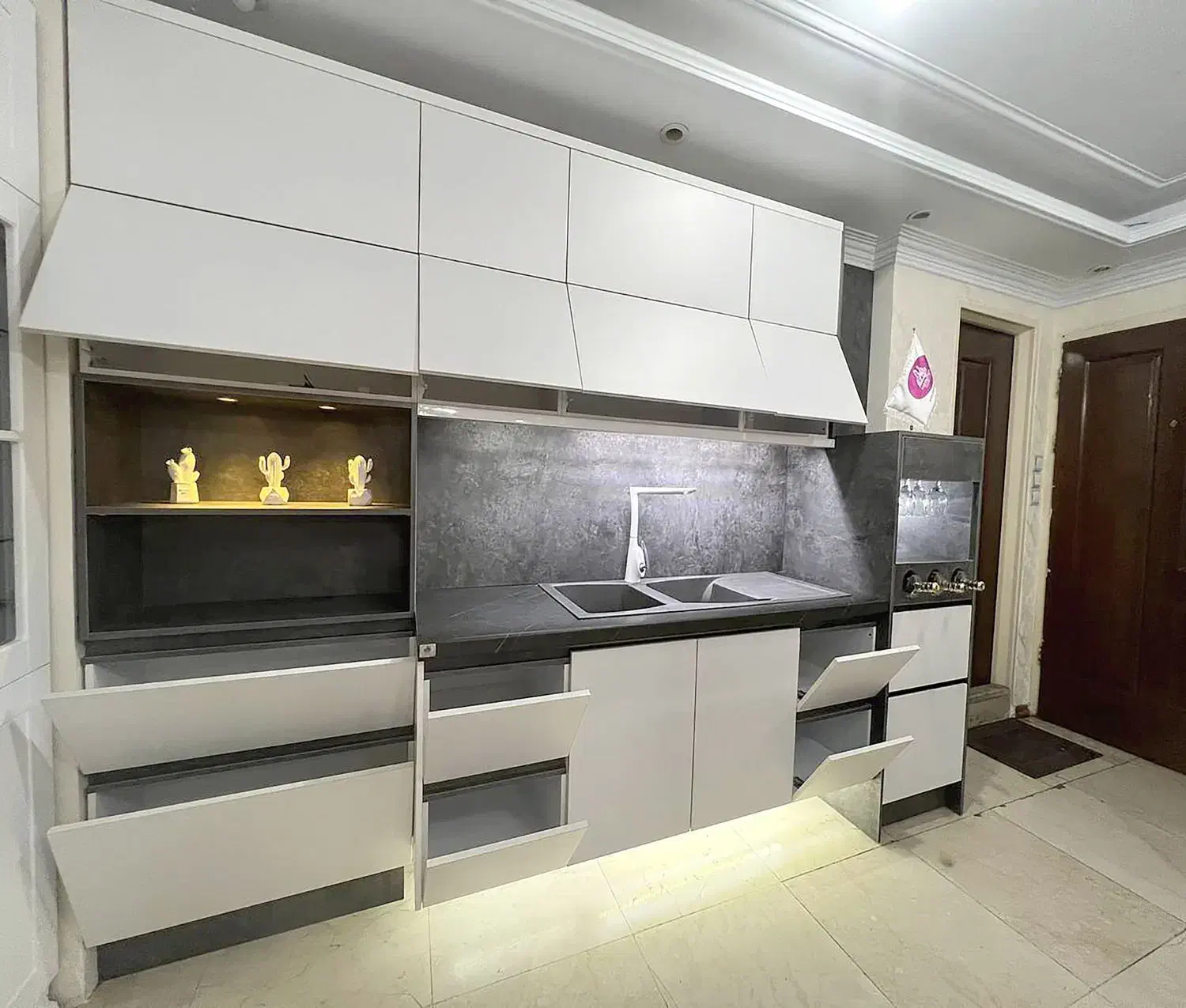 کابینت ، دکوراسیون و کمد دیواری و تی وی وال|کتابخانه، شلف، قفسههای دیواری|قم, بیست متری ولیعصر|دیوار