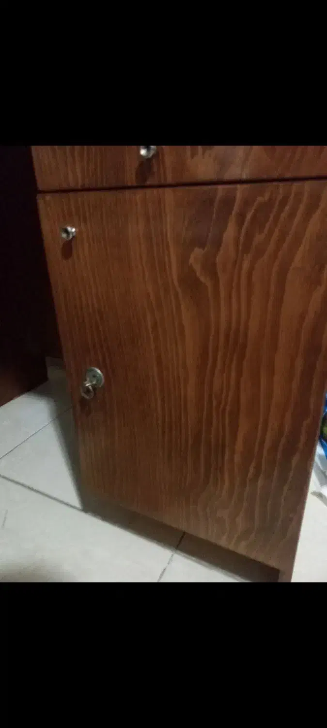 میزتحریر ویترین دار|میز تحریر و کامپیوتر|اندیشه, اندیشه فاز ۴|دیوار