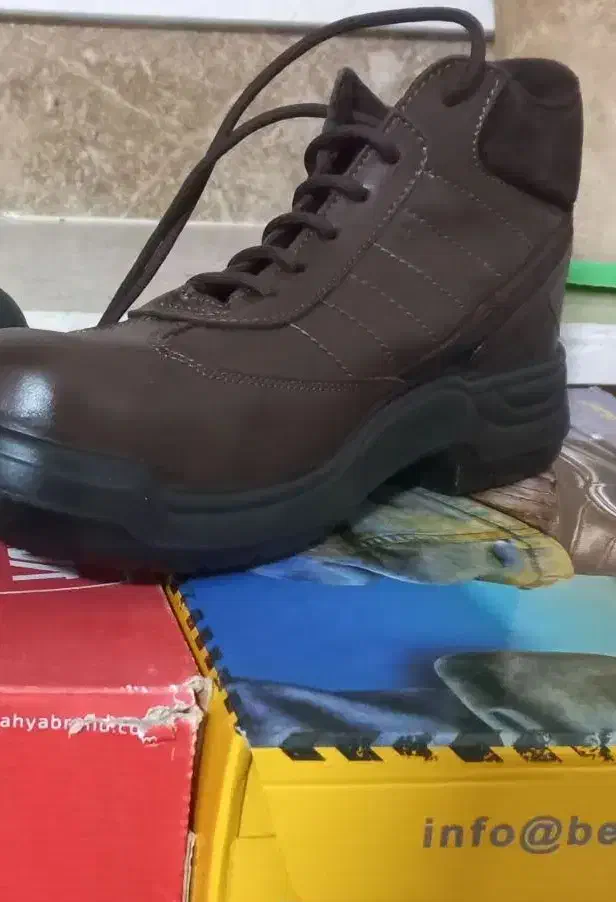 کفش ایمنی بهشتیان|کیف، کفش، کمربند|آباده, |دیوار