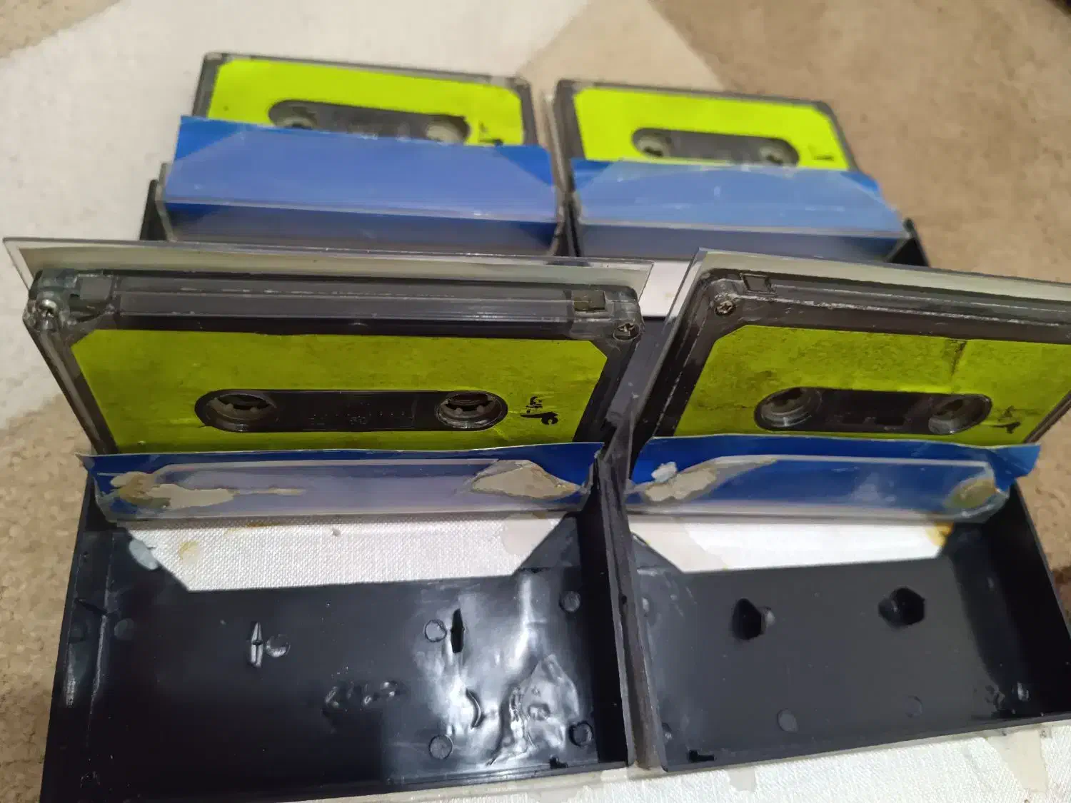 آلبوم نوار کاست قدیمی  کلکسیون عتیقه|کلکسیون اشیاء عتیقه|فردیس, سرحدی|دیوار