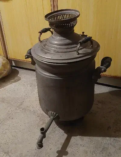 سماور برنجی|کلکسیون اشیاء عتیقه|رباط‌کریم, رباط‌کریم|دیوار