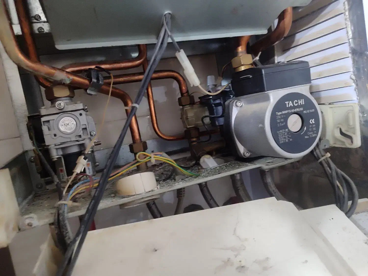 تعمیر و نصب پکیج ، انواع شیرآلات بهداشتی، لوله کشی|خدمات پیشه و مهارت|اراک, |دیوار