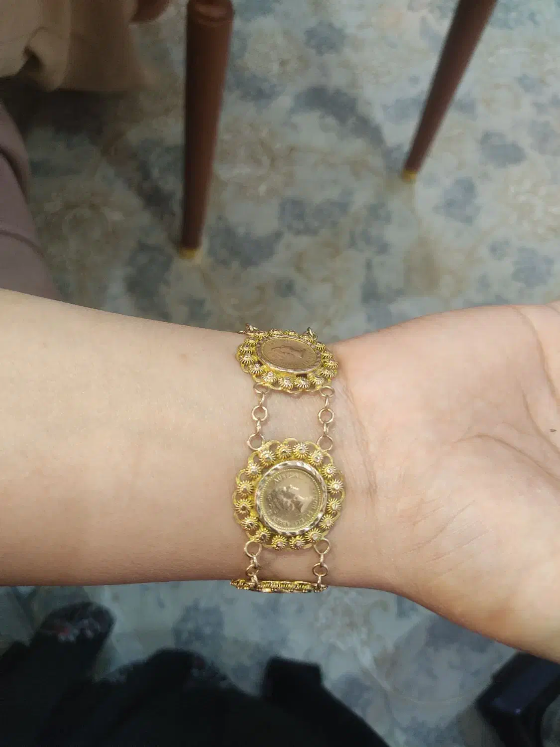 دستبند سکه ای|جواهرات|جم, |دیوار