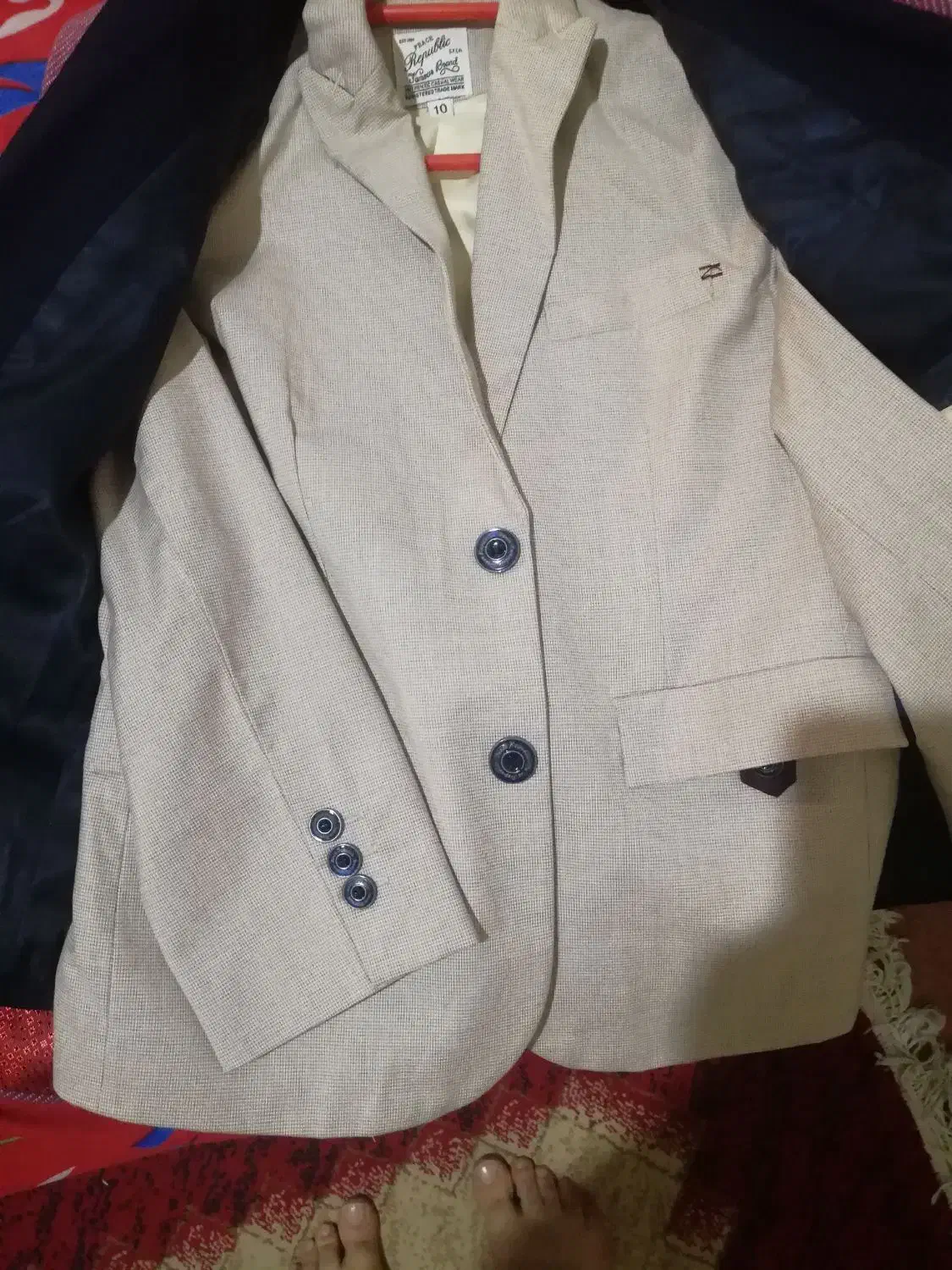 سه عدد|کفش و لباس بچه|شیراز, آبیاری|دیوار