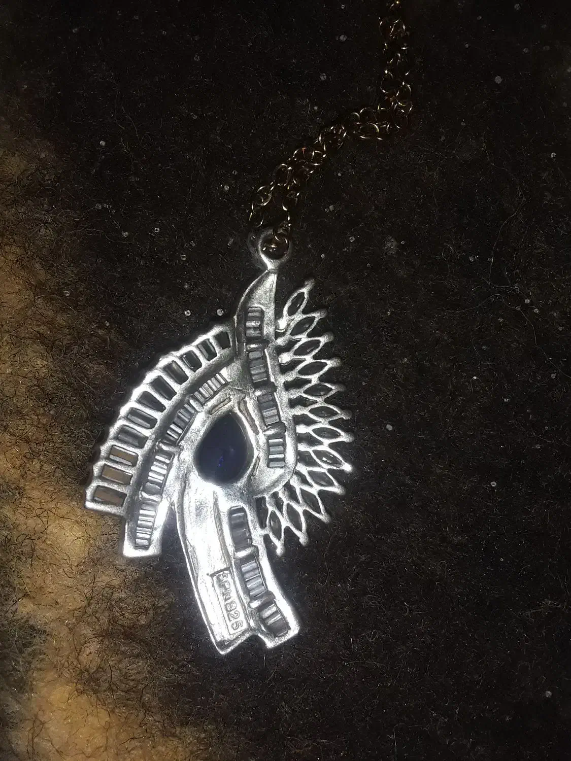 گردن آویز نقره|کلکسیون اشیاء عتیقه|زنجان, |دیوار