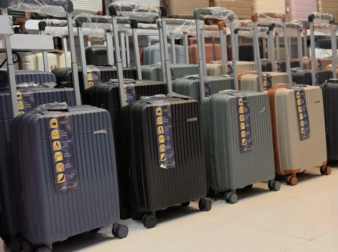 انواع چمدان چکی با ضمانت|کیف، کفش، کمربند|یزد, |دیوار