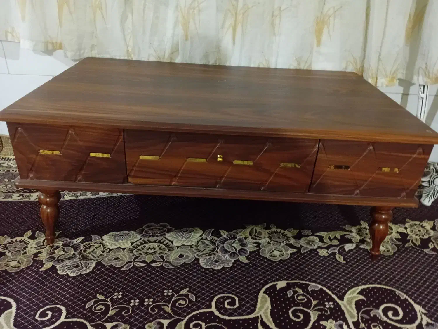 یک عدد میز عسلی بزرگ|مبلمان خانگی و میز عسلی|محمدیه-قزوین, |دیوار