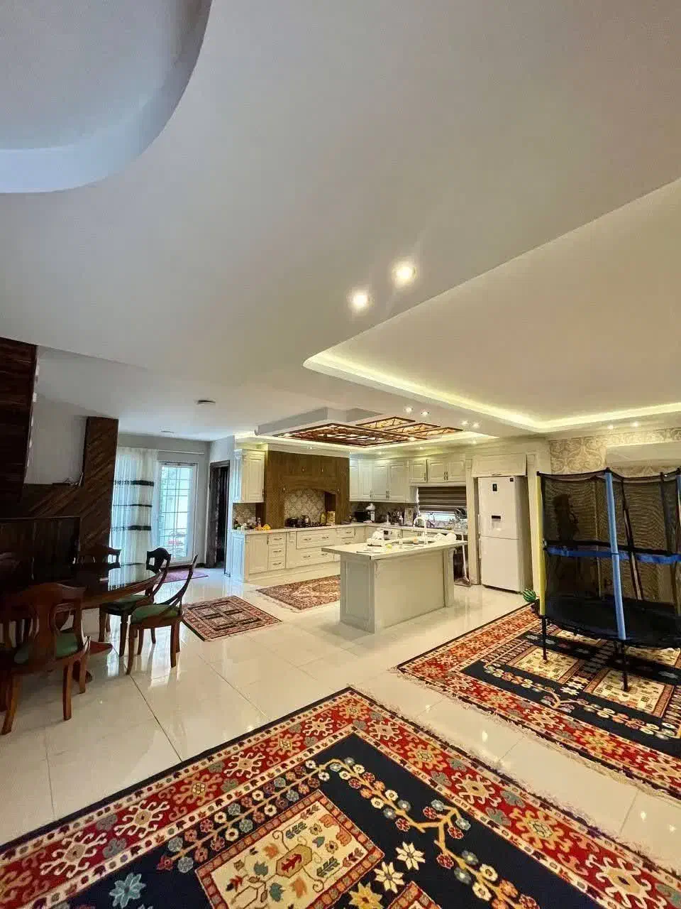 ویلاباغ نماانگلیسی.حیاط محوطه سازی.مبله.ویو ابدی|فروش خانه و ویلا|تهران, حکیمیه|دیوار