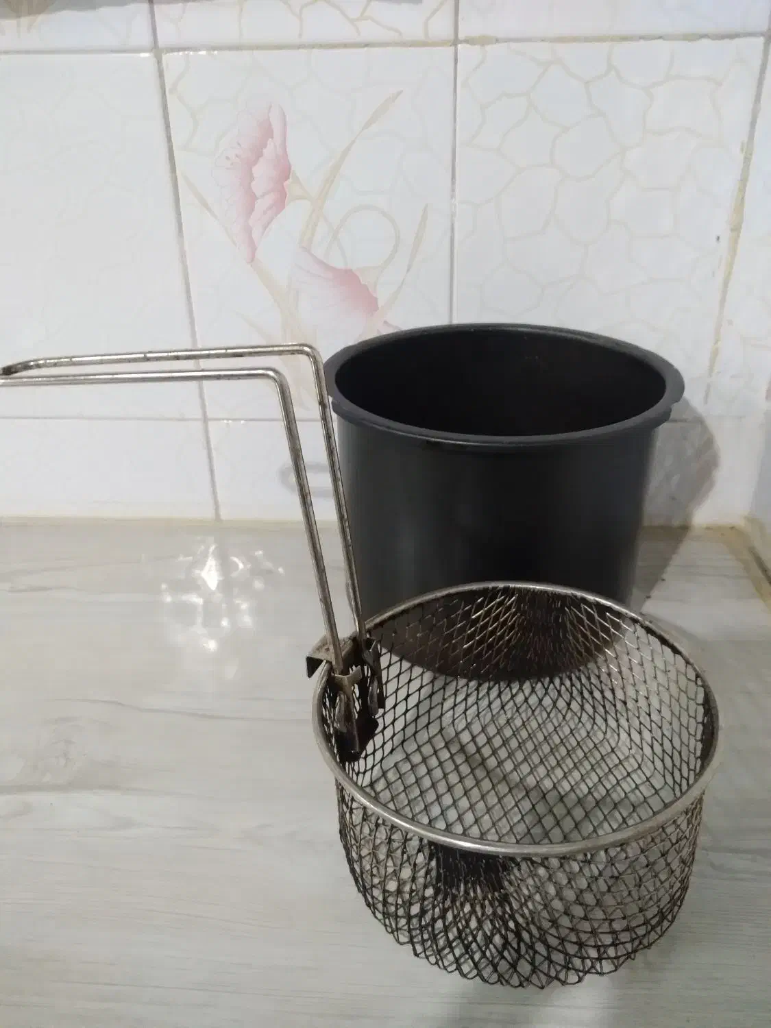 دیگ‌تفلون‌با‌توری|ظروف پخت‌وپز|رشت, دروازه لاکان|دیوار