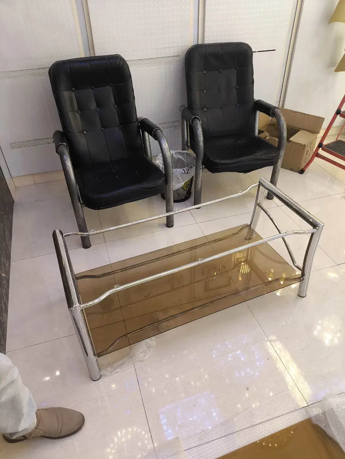 میز و ۲عدد صندلی|مبلمان اداری|شیراز, سیاه سنگ|دیوار