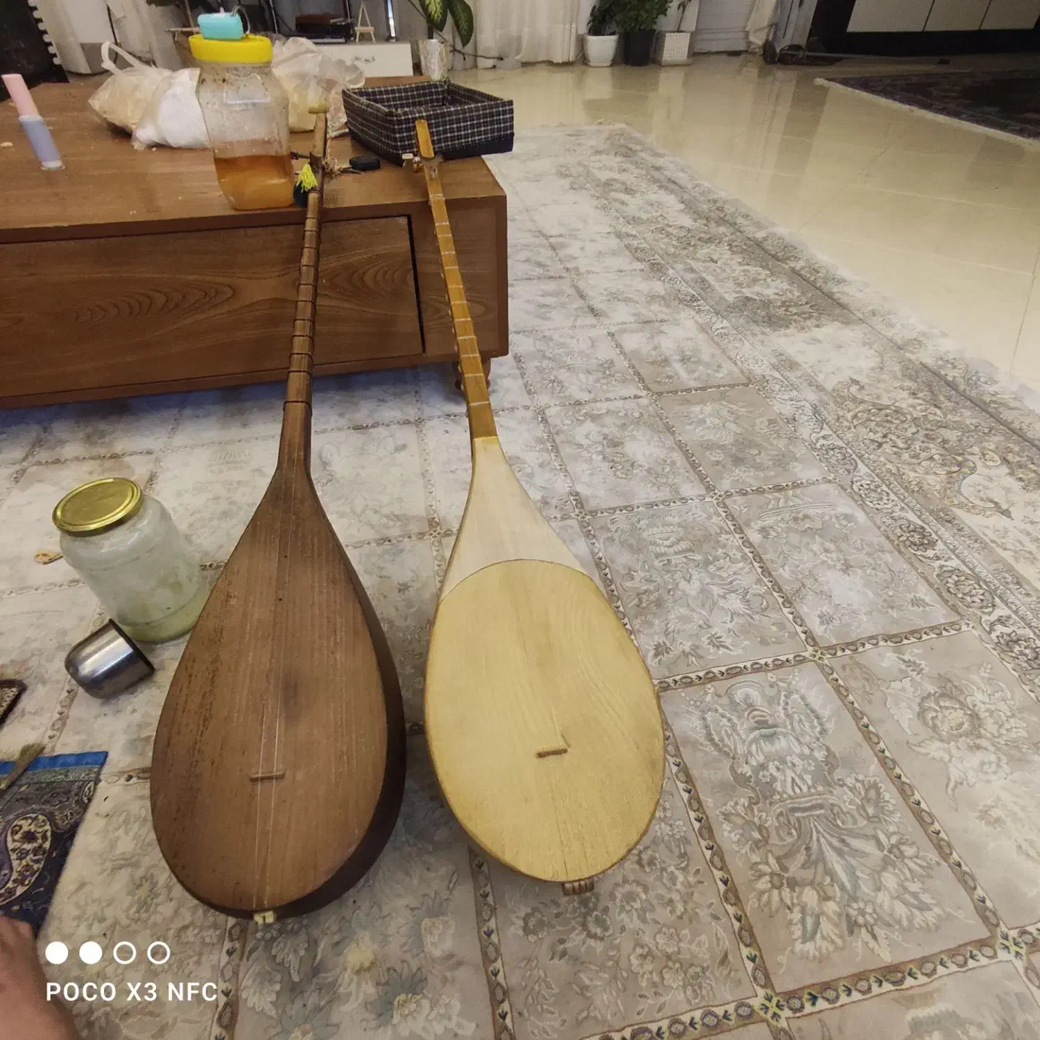 ساز اصیل دوتار خراسان|سازهای سنتی|آشخانه, |دیوار