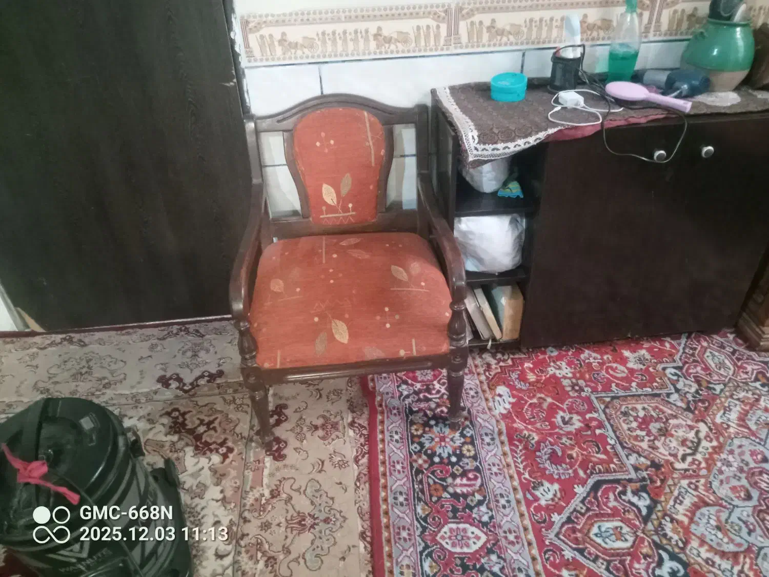 مبل ۷ نفره سالم با کمد قیمت مفت زدم پول لازمم|مبلمان خانگی و میز عسلی|شیراز, شهرک گلها|دیوار