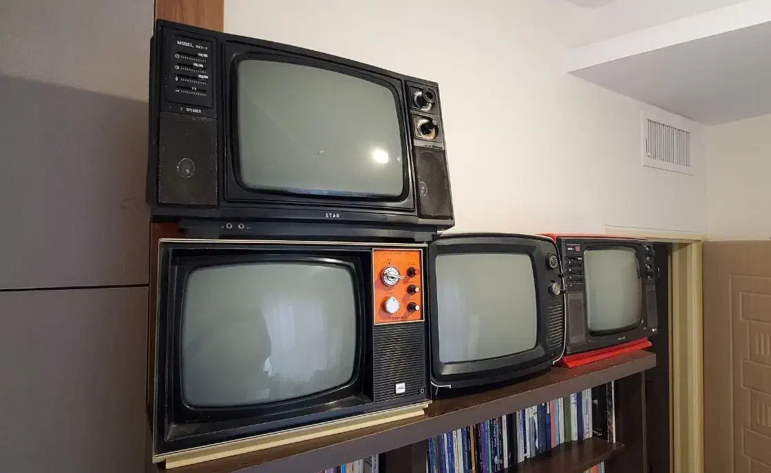 تلویزیون سیاه و سفید قدیمی|کلکسیون اشیاء عتیقه|کرج, فاز ۴ مهرشهر|دیوار