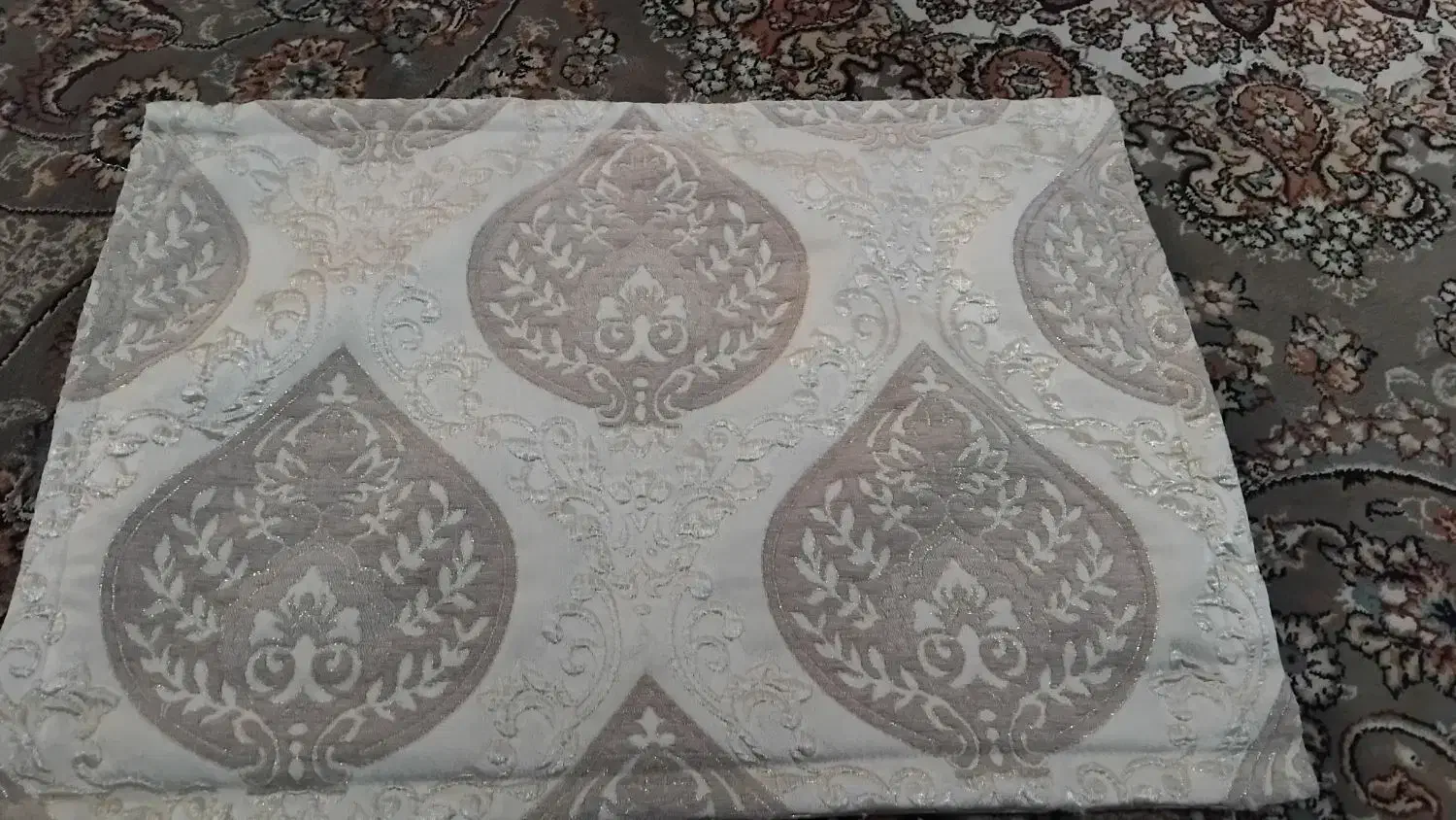 روبالشتی|رختخواب، بالش، پتو|قم, شهرک فاطمیه|دیوار