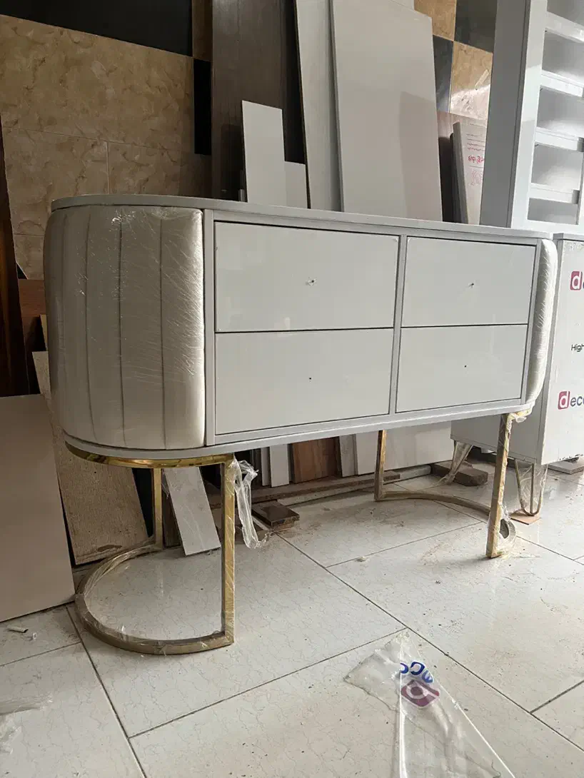 میز آرایش|تخت و سرویس خواب|رشت, بلوار گیلان|دیوار