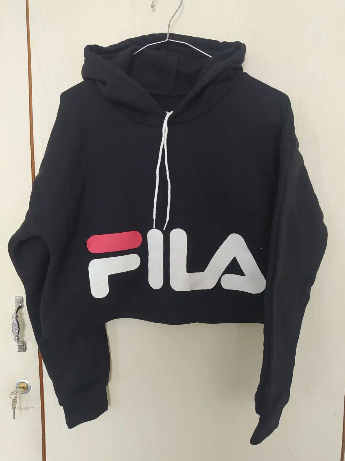 تعدادی لباس|لباس|اراک, |دیوار