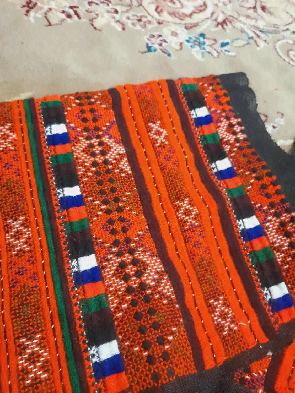 تمام چوتلی|لباس|جزنیک, |دیوار