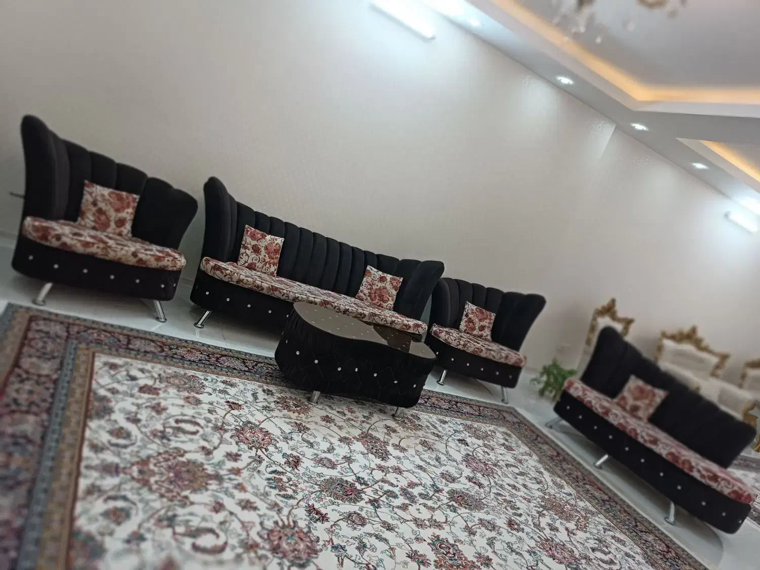 مبل راحتی با جلو مبلی|مبلمان خانگی و میز عسلی|نیشابور, هفده شهریور|دیوار