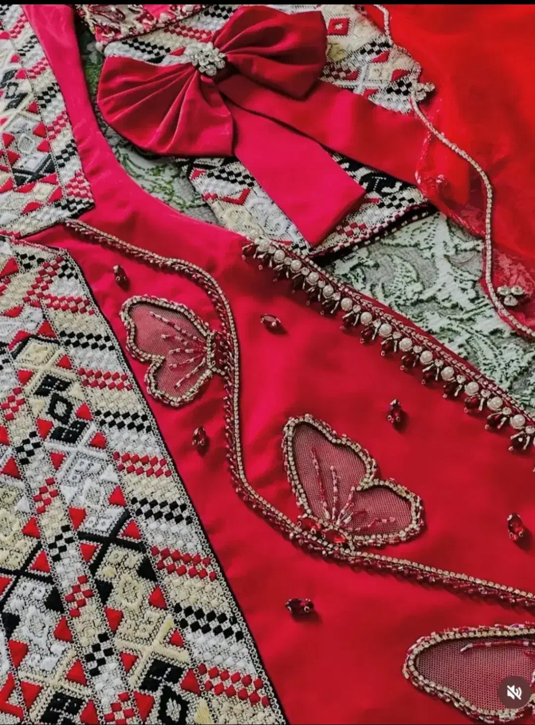 جواهر دوزی چادر و لباس بلوچی|لباس|خاش, |دیوار