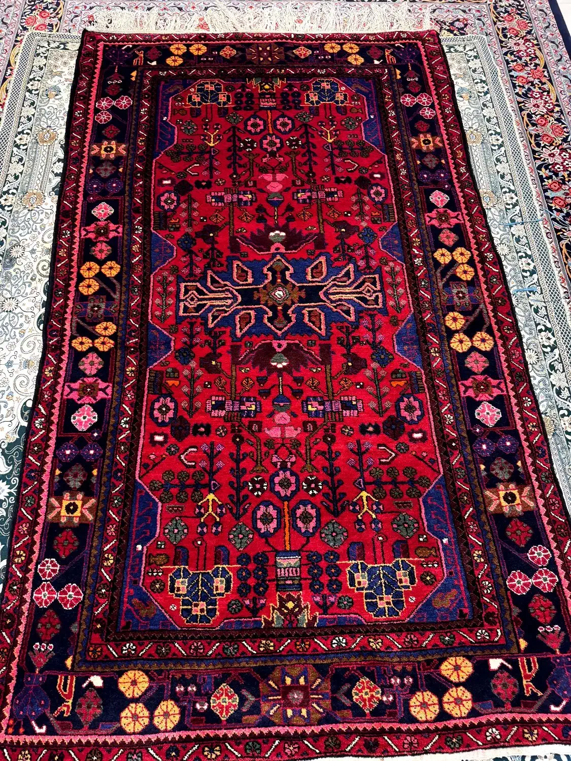 قالی دستباف نهاوندی|فرش|تهران, فلسطین (میدان انقلاب)|دیوار