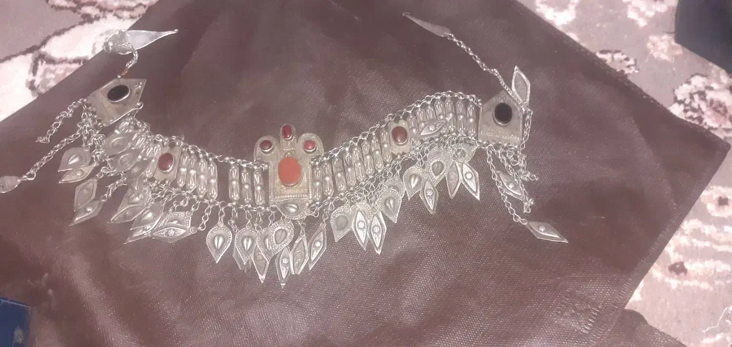 پیشانی بند قدیمی نقره|کلکسیون اشیاء عتیقه|تربت جام, معدآباد|دیوار