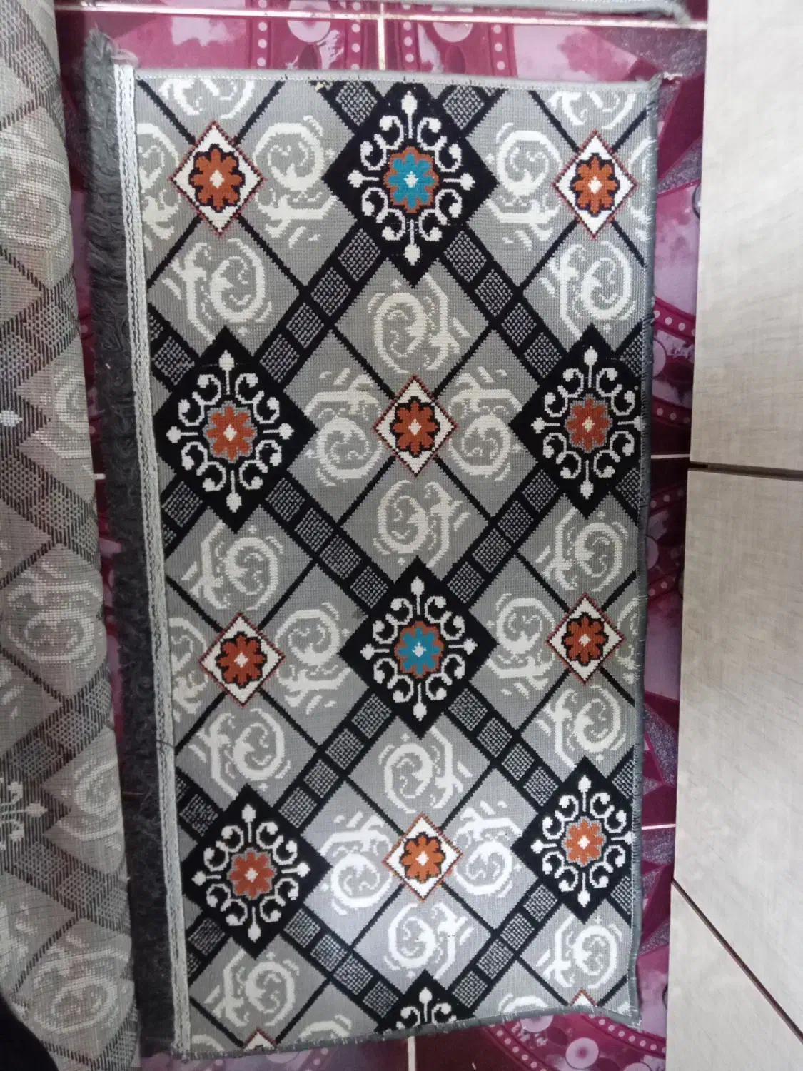 گلیم خشک و ۳تا پادری رنگ خودش|گلیم، جاجیم، گبه|نهاوند, |دیوار