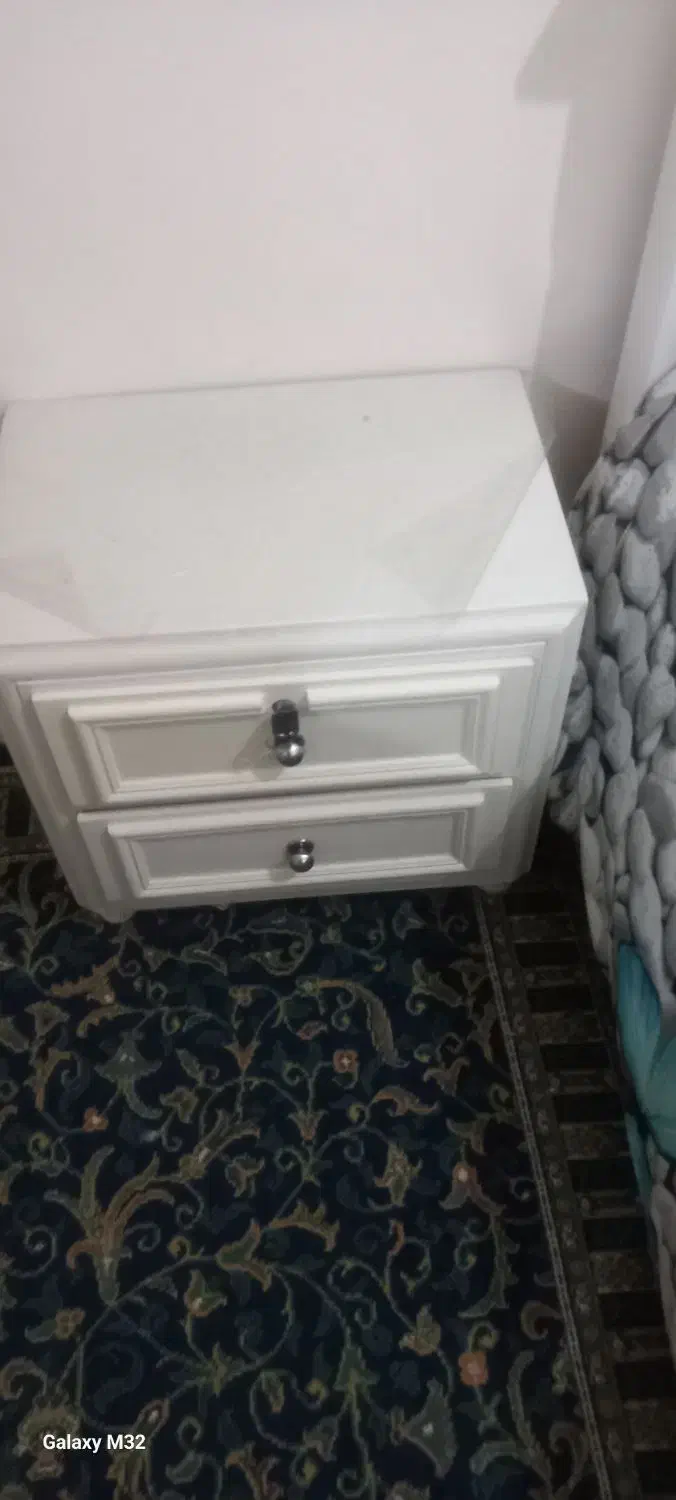 تخت خواب یک عدد آینه دراور پاتختی کفی چوبی|تخت و سرویس خواب|نیشابور, مسکن مهر نور|دیوار