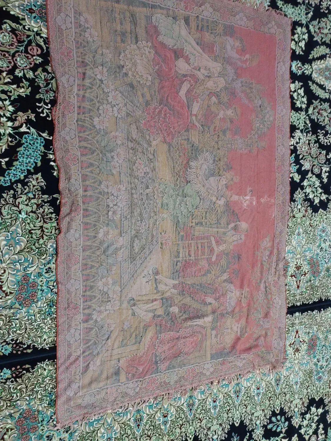 تابلو فرش مخمل خیلی قدیمی ابعاد یک ونیم دریک متر|کلکسیون اشیاء عتیقه|قلقل رود, |دیوار
