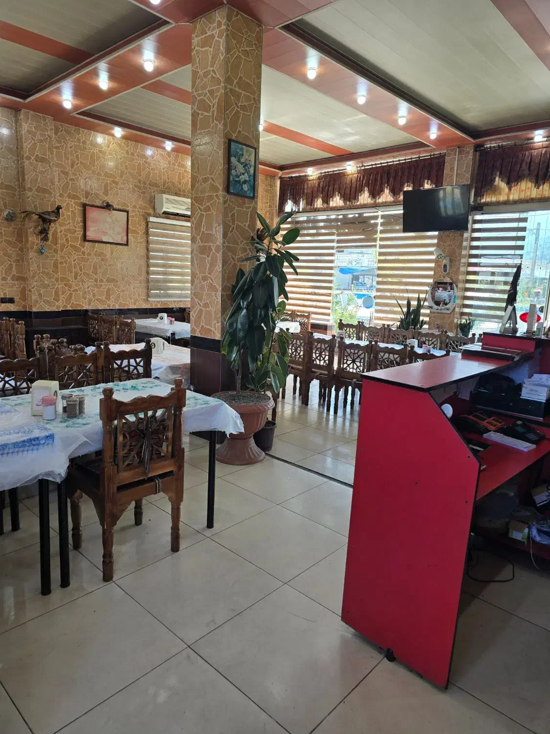 به دونفر جهت همکاری در رستوران ترنج حویق|استخدام خدمات فروشگاه و رستوران|حویق, |دیوار