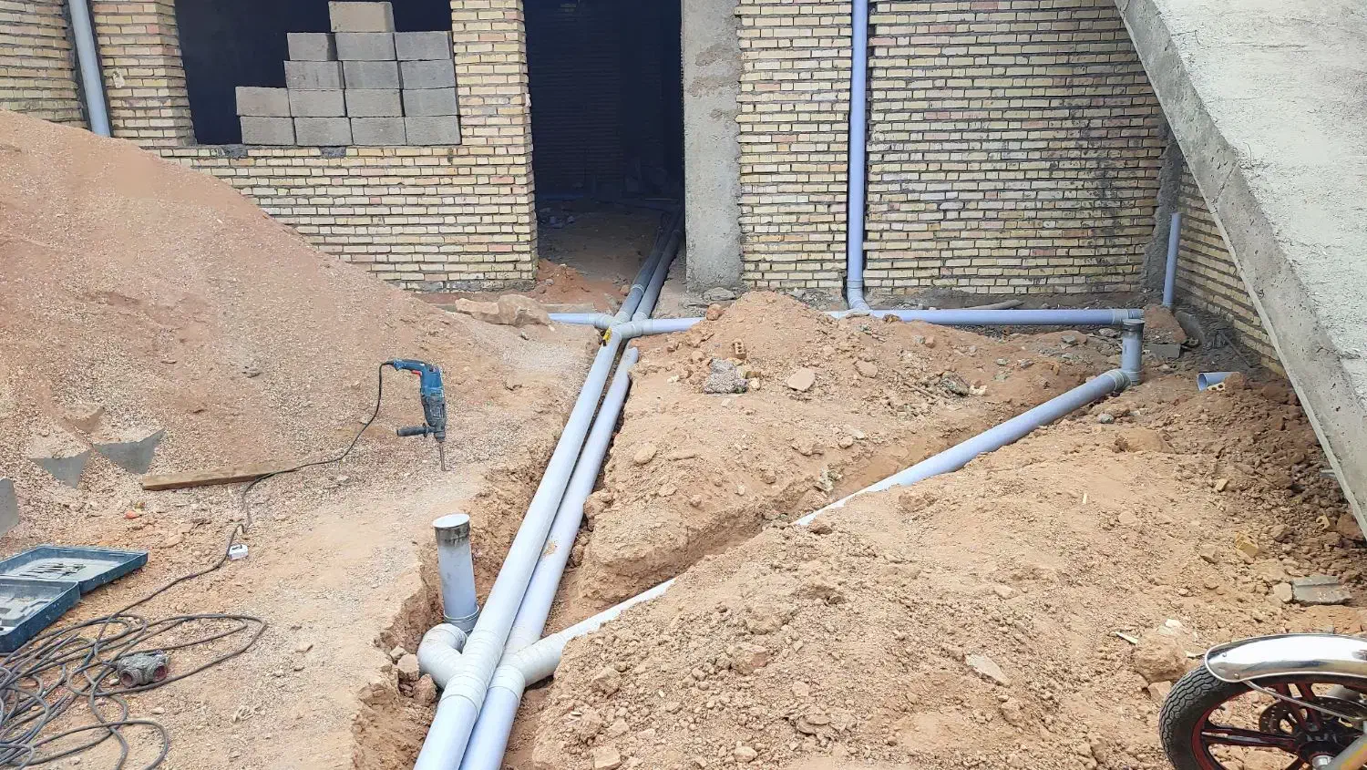 لوله کشی آب فاضلاب و برقکار ساختمان|خدمات پیشه و مهارت|شوشتر, |دیوار