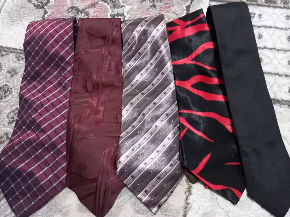 کراوات|لباس|رشت, شهرک صبا|دیوار