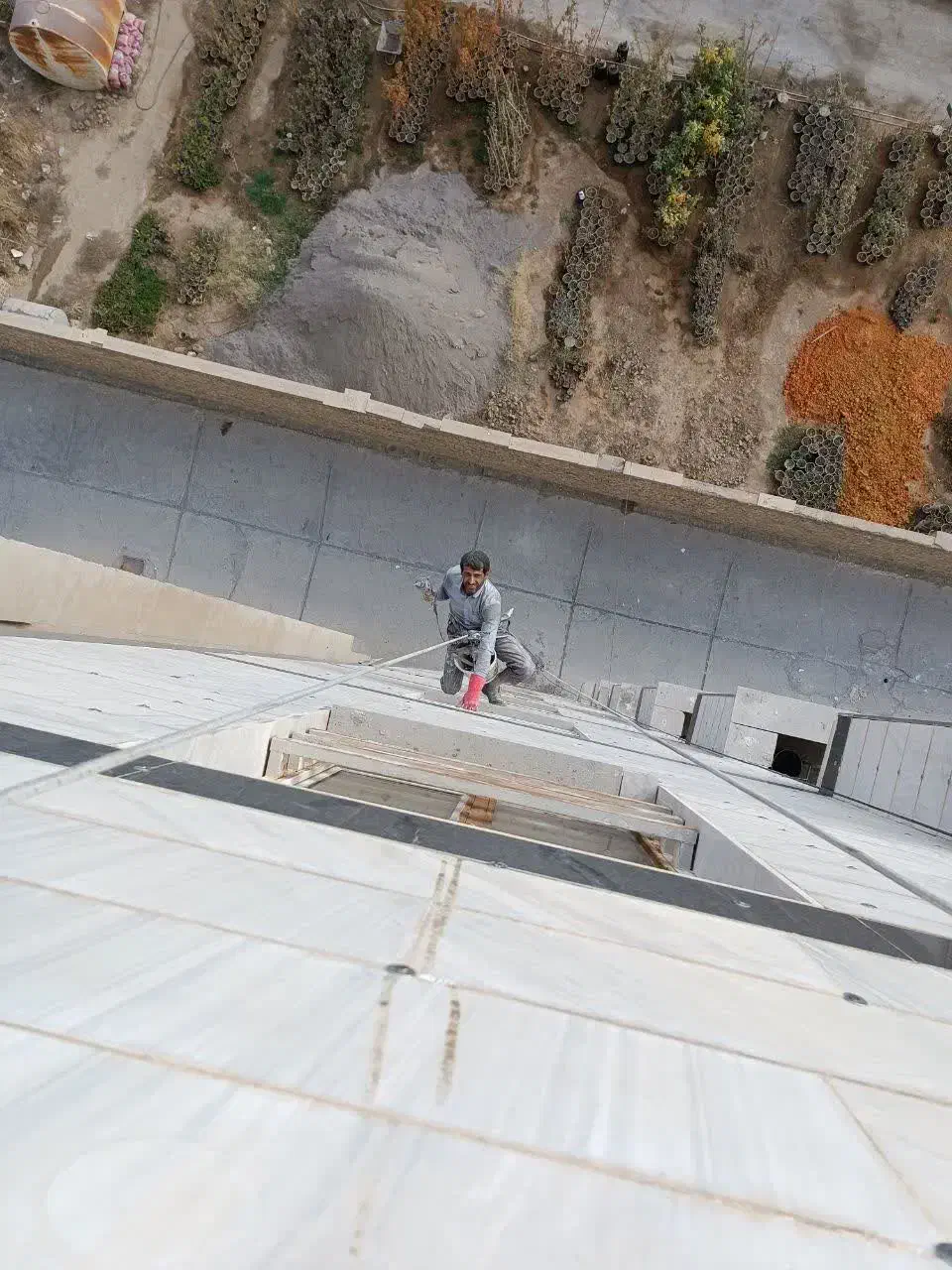 خدمات داربست.پیچ ورولپلاک سنگ نما.نانو بدون داربست|خدمات پیشه و مهارت|شازند, |دیوار