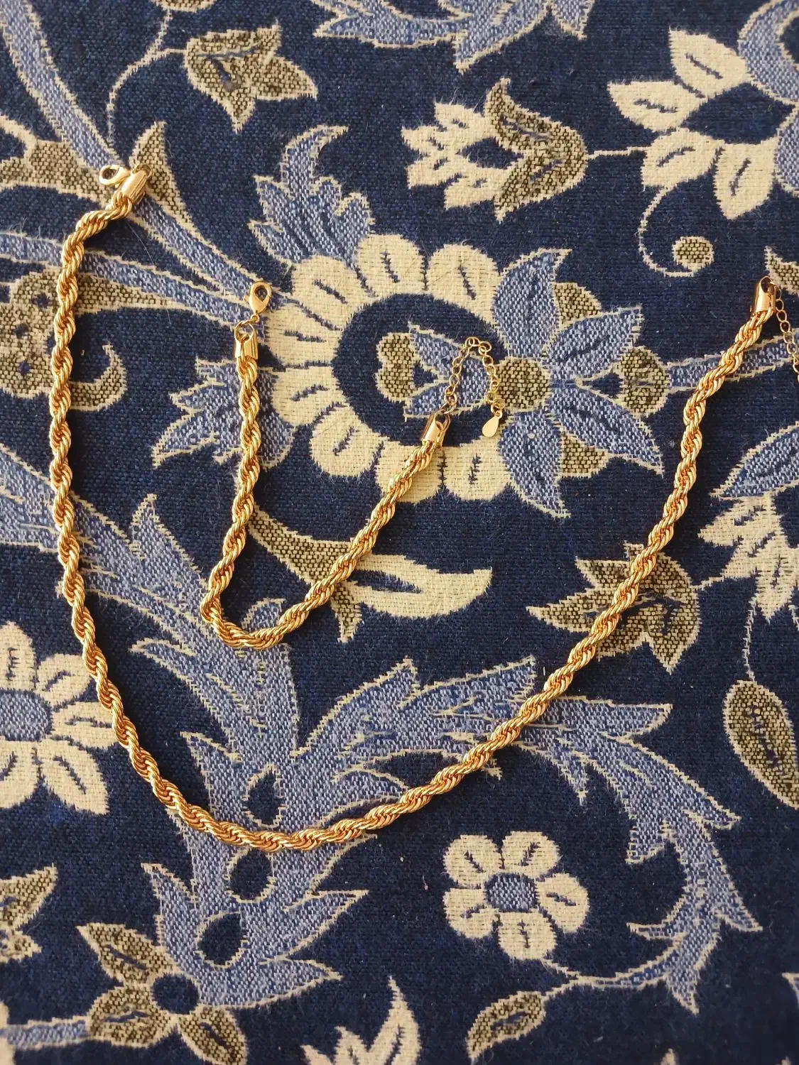 گردن بند و دست بند استیل رنگ ثابت مشابه طلا|بدلیجات|قزوین, |دیوار