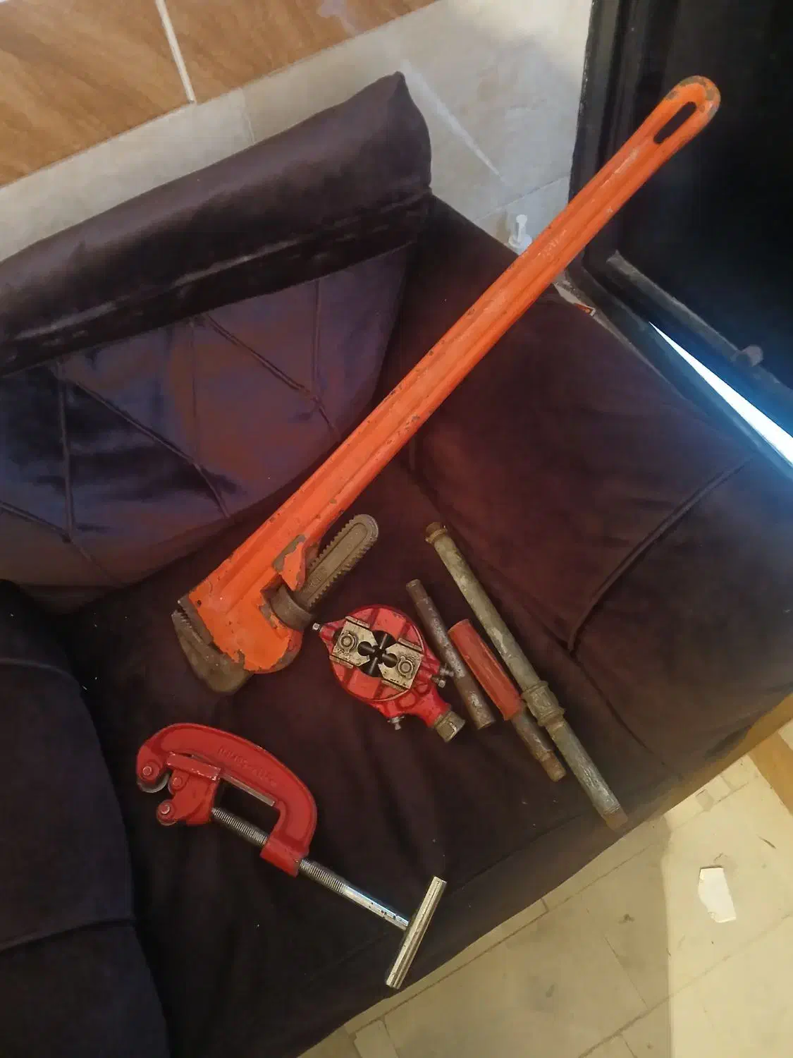 لوله گیر لوله بر وهدیده لوله کشی|ابزارآلات|بروجرد, |دیوار