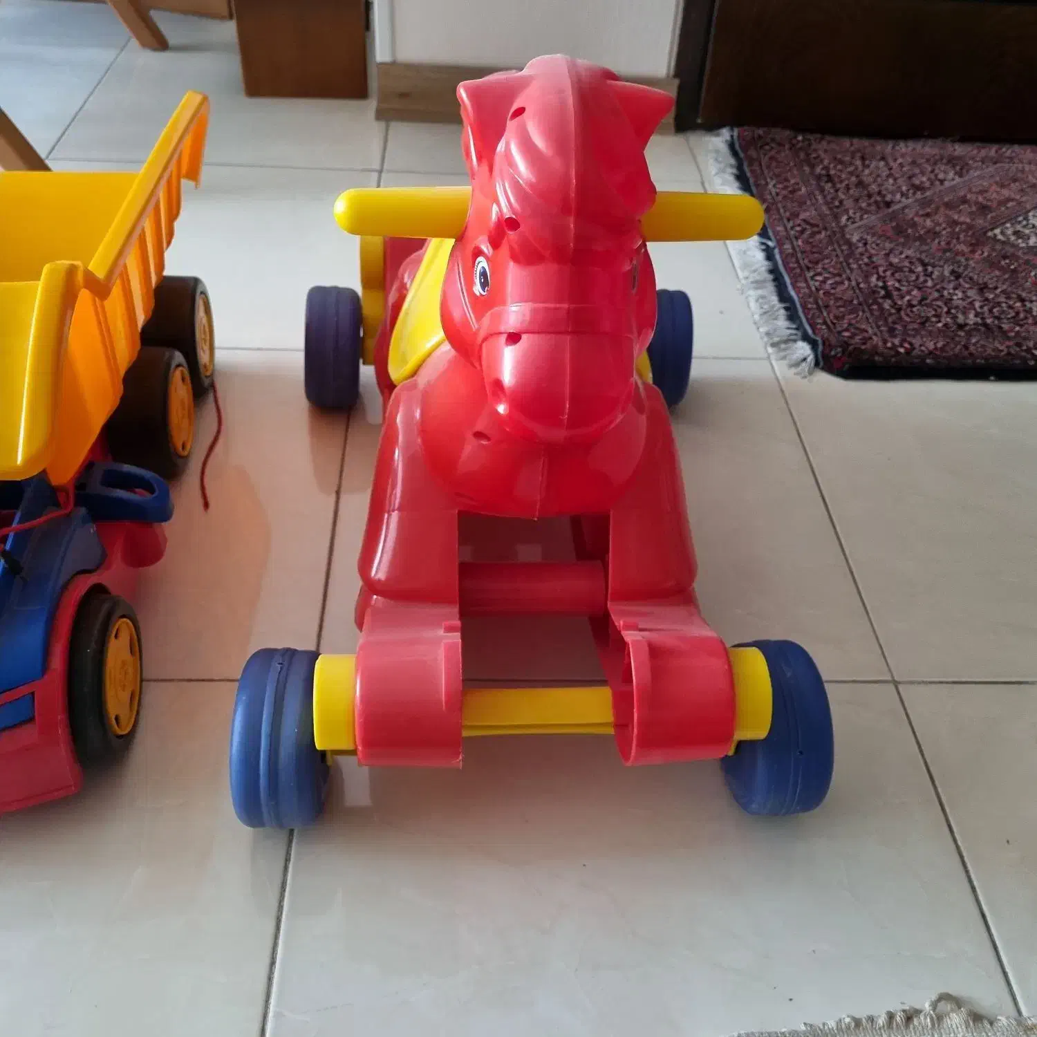 تعداد زیادی اسباب بازی و مقداری وسایل سیسمونی|اسباببازی|همدان, |دیوار