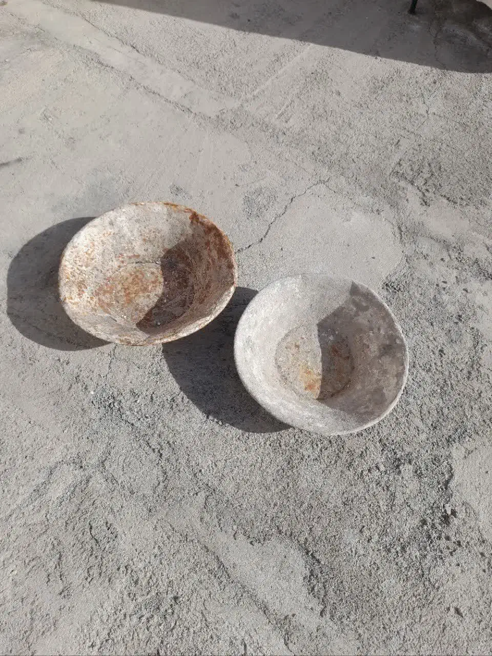 یکسری لوازم بنایی شامل فرغون وبیل و کلنگ و...|مصالح و تجهیزات ساختمان|مشهد, شهرک لشکر (شهرک غرب)|دیوار